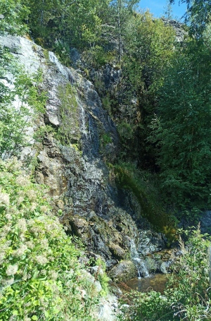 Антонският водопад Пеперудата 
е висок 16 метра